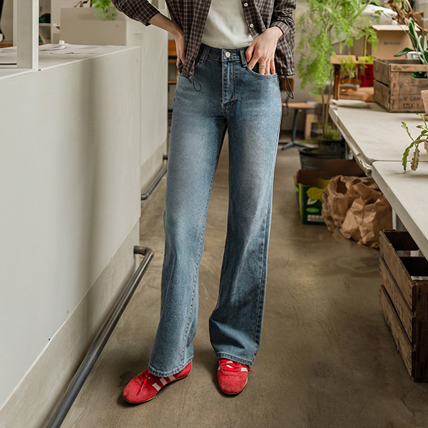 Of Long Straight Span Denim Pants