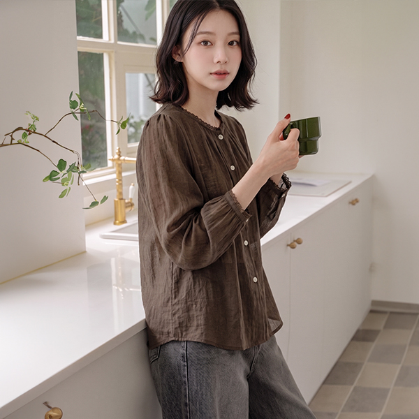 Melt Pintuck Lacey Blouse
