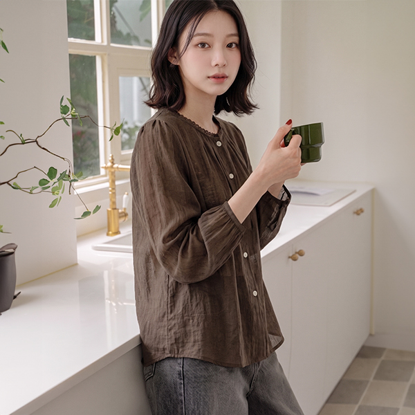 Melt Pintuck Lacey Blouse