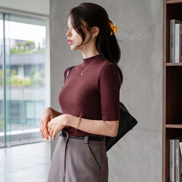 Shake Half Sleeves Half Turtleneck T-shirt