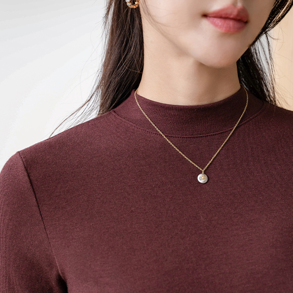 Shake Half Sleeves Half Turtleneck T-shirt