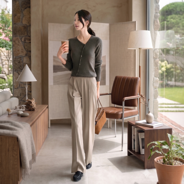 Daily Pintuck Back Banding Slacks