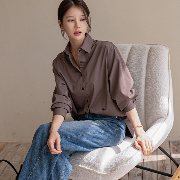 [valyou] Classy Wrinkle-free Embroidery Shirt