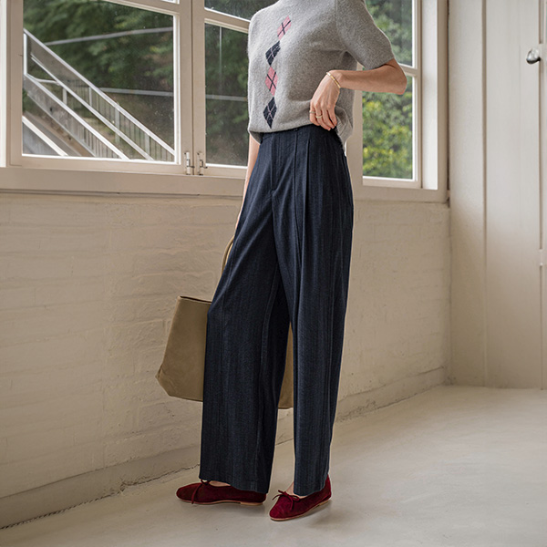 Maki Front Incision Pintuck Denim Slacks