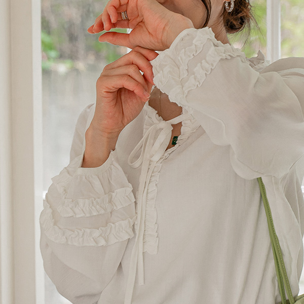Frill Ribbon Sleeveskey Blouse