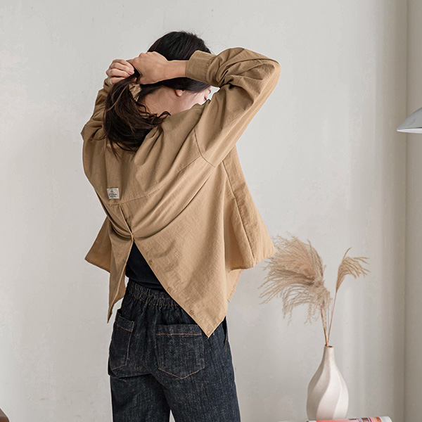 Back-button Wappen Patch Slit Point Shirt