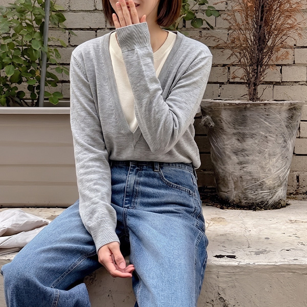 Coloring V Deep Wool Knitwear