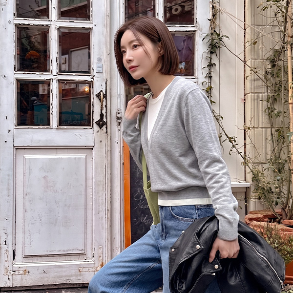 Coloring V Deep Wool Knitwear