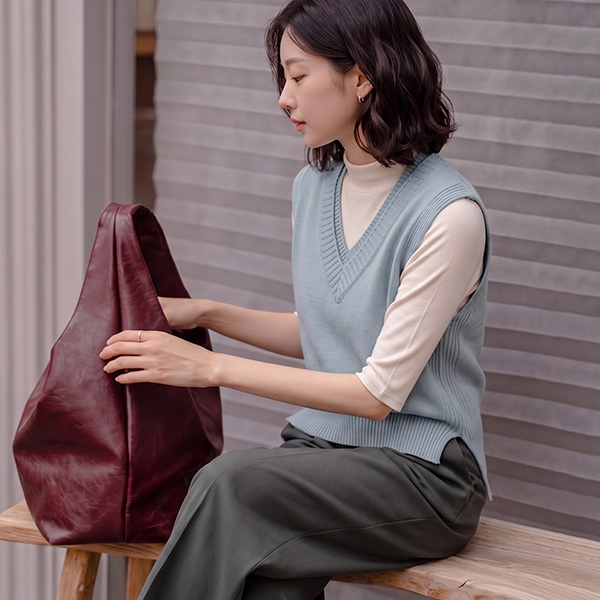  Double V-neck Knitwear Vest