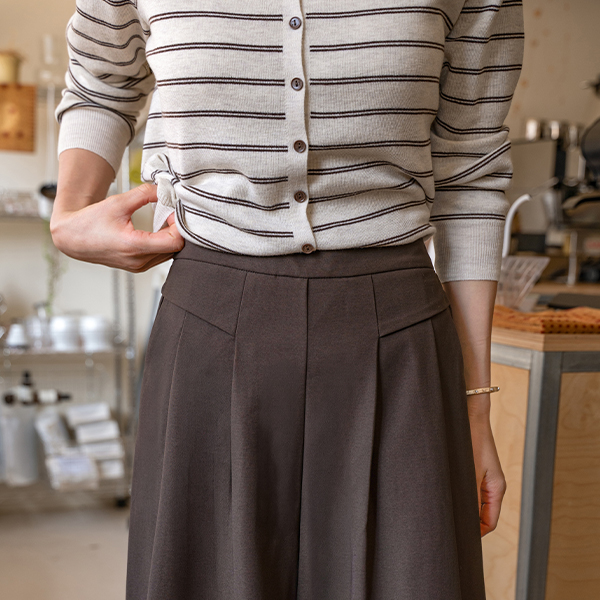 Golden Pintuck Back-Banding Wide Fit Pants