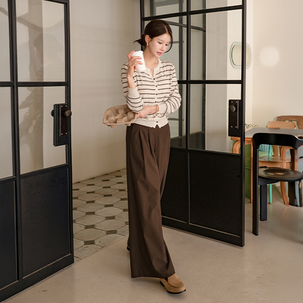 Golden Pintuck Back-Banding Wide Fit Pants