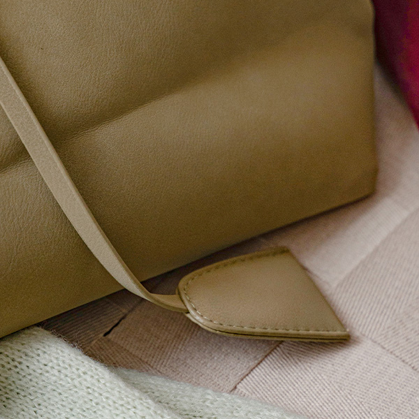 Classic Suede 토트백