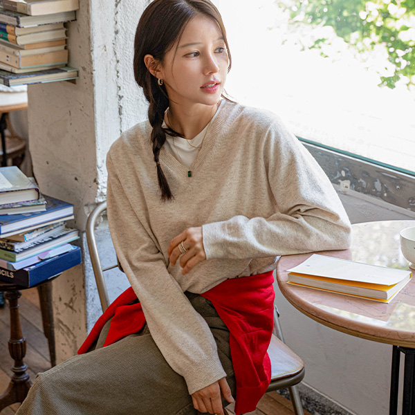 [USYOU] Wear Embroidery Wool V-neck Knitwear