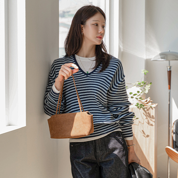 리즈 V-neck Wool Stripe Knitwear