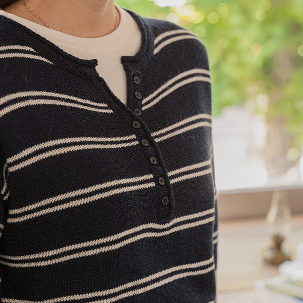 롤링 v 버튼 horizontal striped Knitwear