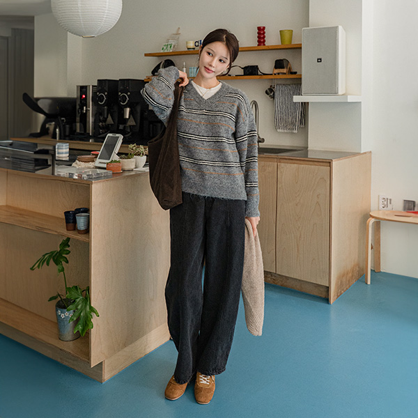 Cozy Horizontal Striped V-neck Knitwear