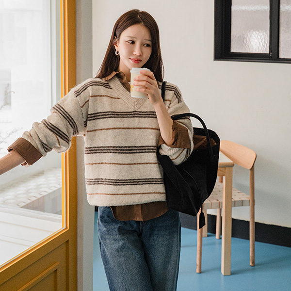 Cozy Horizontal Striped V-neck Knitwear