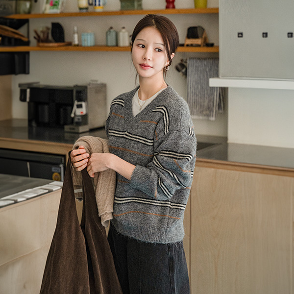 Cozy Horizontal Striped V-neck Knitwear