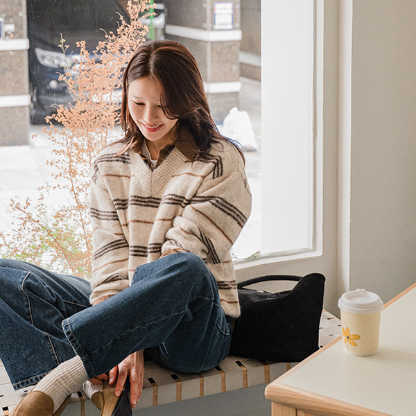 Cozy Horizontal Striped V-neck Knitwear