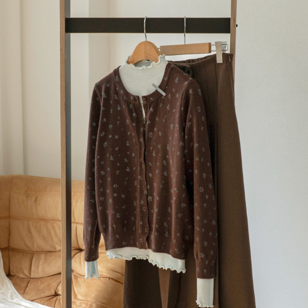Small Flower Round Knitwear Cardigan