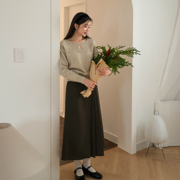 Pearl Keyhole Slit Corrugated Knitwear