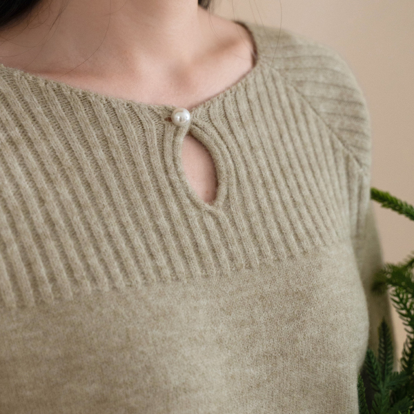 Pearl Keyhole Slit Corrugated Knitwear