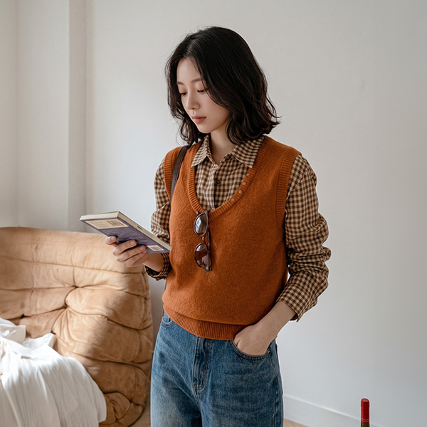 Buttoned deep U-neck Knitwear Vest