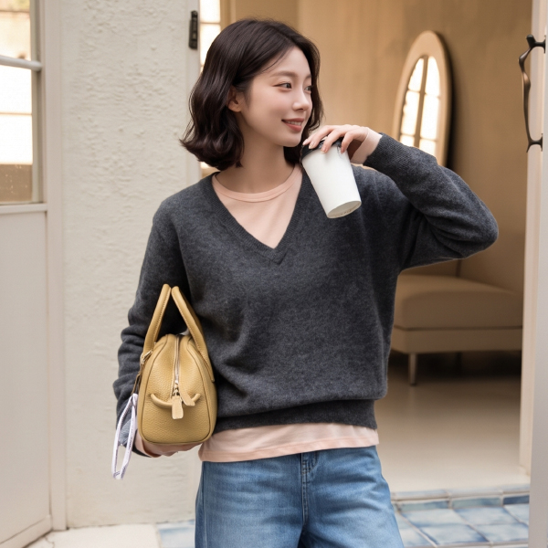 Classic Wool Deep V-neck Knitwear