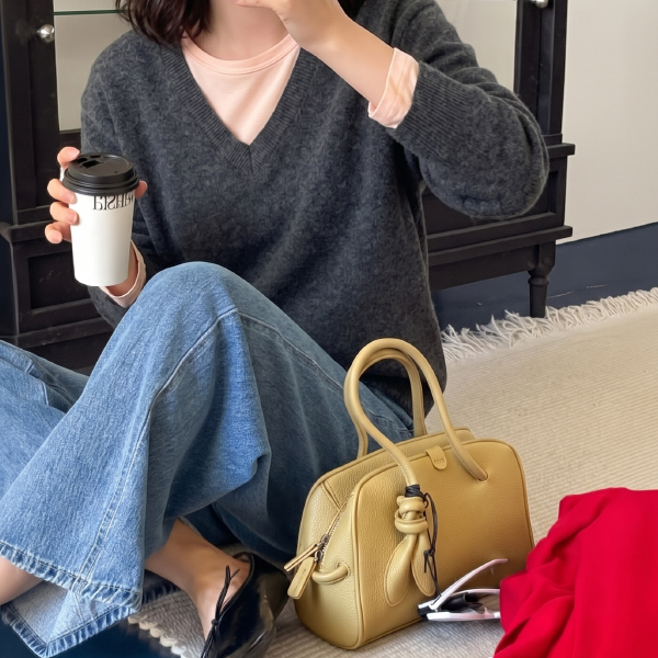 Classic Wool Deep V-neck Knitwear