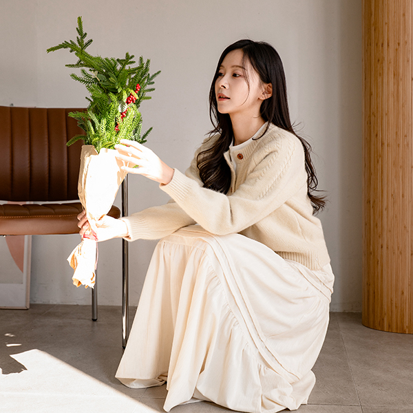 Cable Wood Button Cardigan