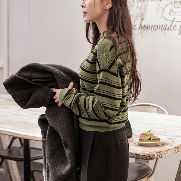 원 숄더버튼 Wool horizontal striped Knitwear