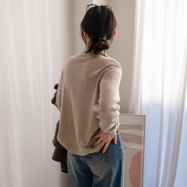 Mild Color Matching Collar Layered Knitwear