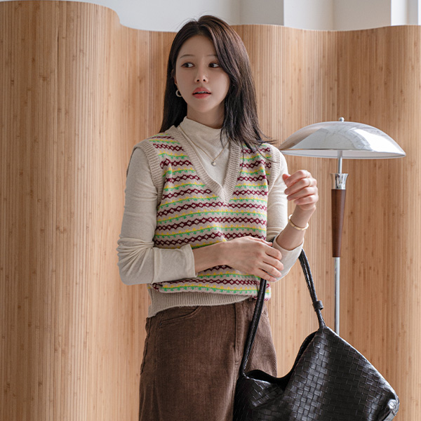 Chocolat Color Matching Patterns Knit Vest