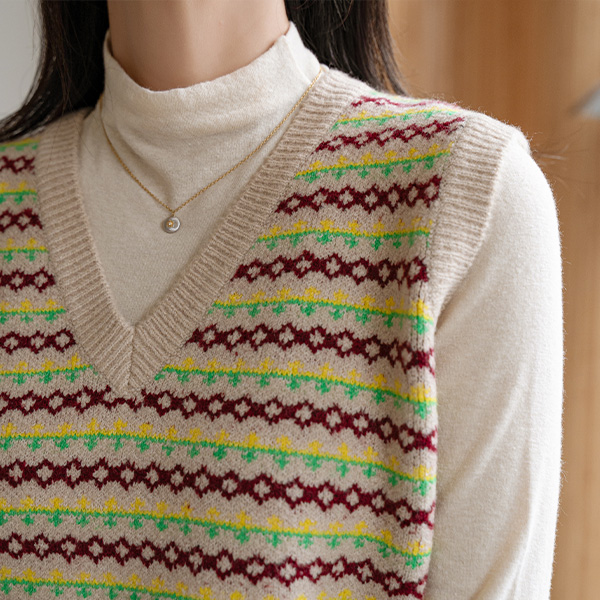 Chocolat Color Matching Patterns Knit Vest