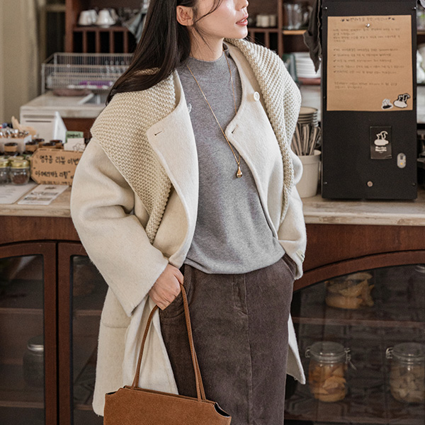 [valyou] Touch Me Holgamento Half Turtleneck Knitwear