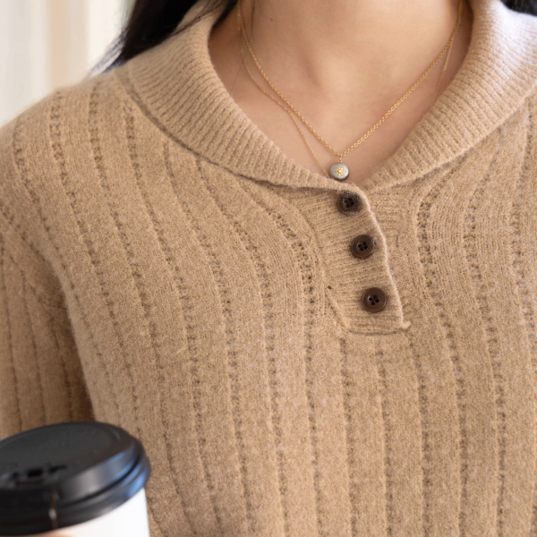 Low Rounding Collar Knitwear